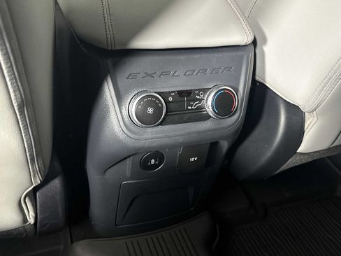 Used 2025 Ford Explorer Active w/ Active Comfort Package AWD/4WD image 25