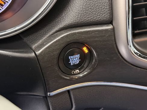 Used 2018 Jeep Grand Cherokee Limited AWD/4WD image 18