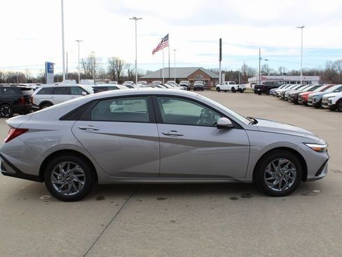 New 2026 Hyundai Elantra Blue image 5