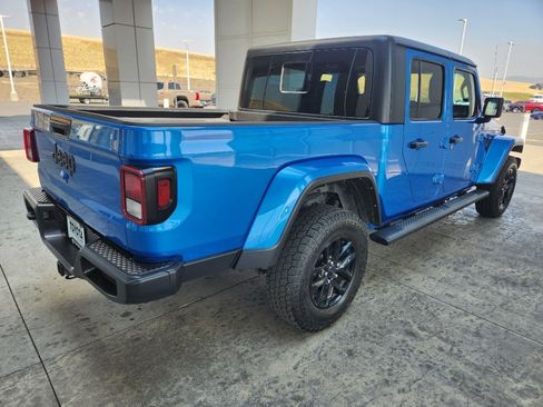 Used 2022 Jeep Gladiator Sport AWD/4WD image 10