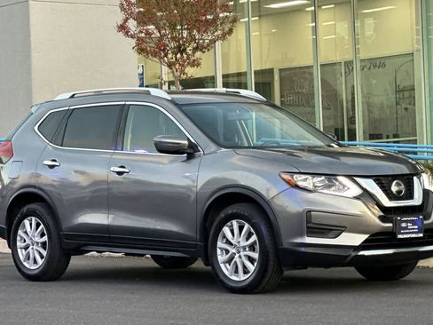 Used 2018 Nissan Rogue SV image 9