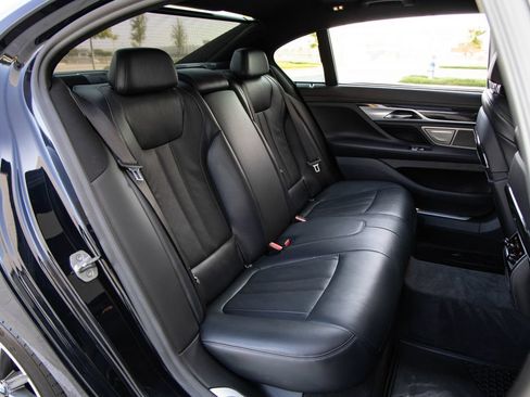 Used 2020 BMW 740i xDrive w/ M Sport Package AWD/4WD image 31