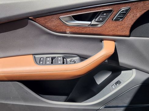 Certified 2024 Audi Q8 Premium Plus AWD/4WD image 27