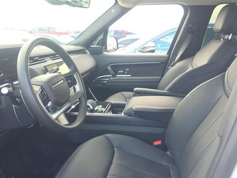 Used 2025 Land Rover Range Rover SE image 8