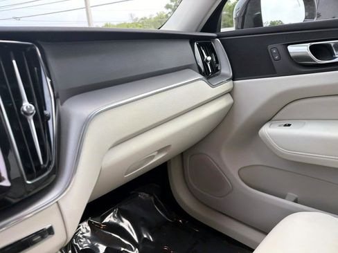 Used 2024 Volvo XC60 B5 Core w/ Protection Package Premier image 20