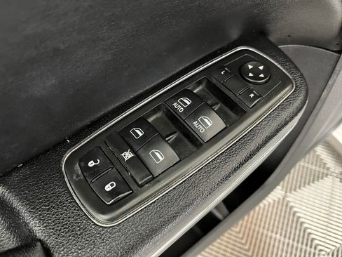 Used 2012 Dodge Charger SE w/ Connectivity Group image 10