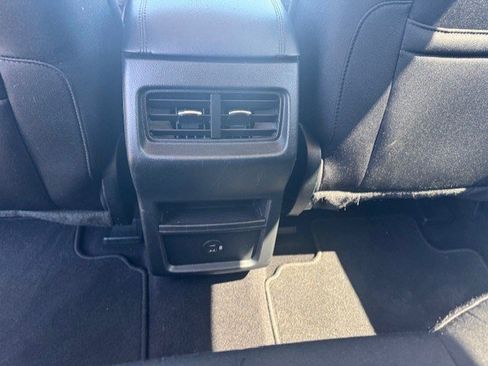 Used 2022 Ford Edge SE image 26