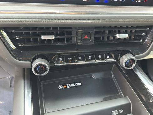Used 2025 Chevrolet Suburban Premier RWD image 25