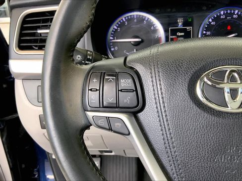 Used 2016 Toyota Highlander Limited w/ Driver Technology Package AWD/4WD image 24