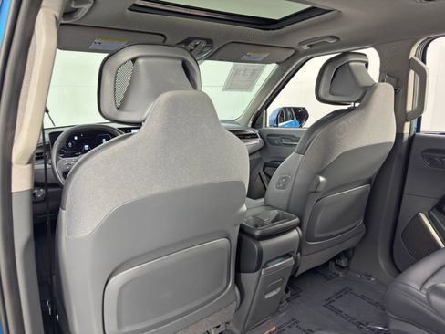 Used 2024 Kia EV9 Land image 40