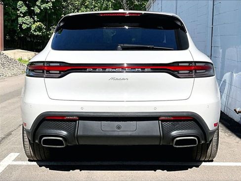 Certified 2023 Porsche Macan AWD/4WD image 9