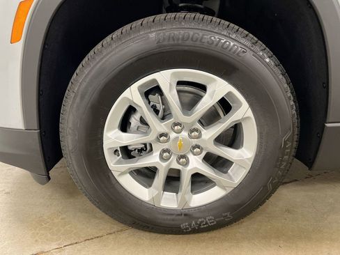 Used 2023 Chevrolet Traverse LS FWD image 25