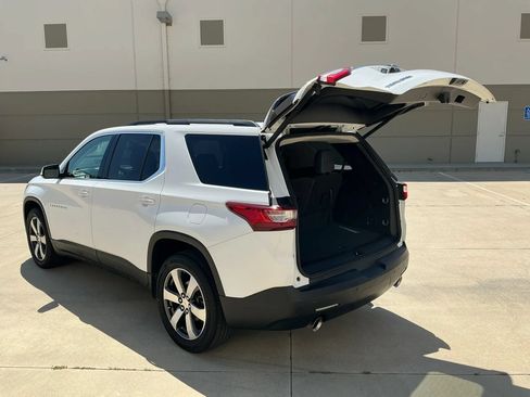 Used 2020 Chevrolet Traverse LT w/ LT Premium Package FWD image 15