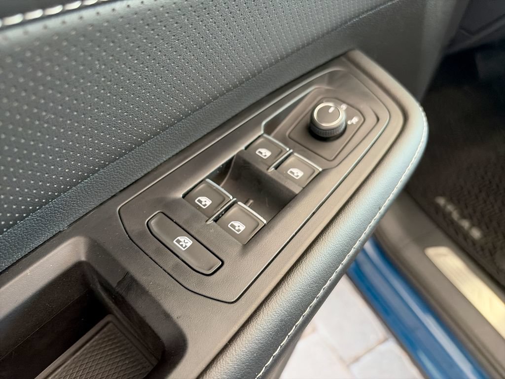 Certified 2026 Volkswagen Atlas SE FWD image 10