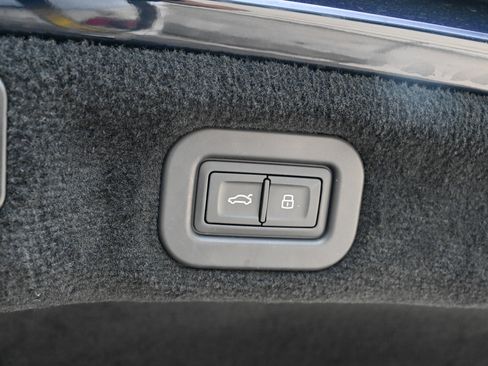 Used 2022 Bentley Flying Spur V8 AWD/4WD image 50