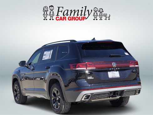New 2026 Volkswagen Atlas Peak Edition image 3