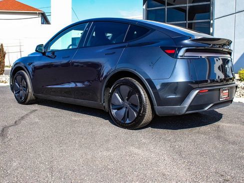 Used 2026 Tesla Model Y Long Range image 4