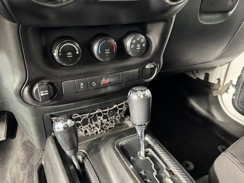 Used 2018 Jeep Wrangler Unlimited Sport AWD/4WD image 38