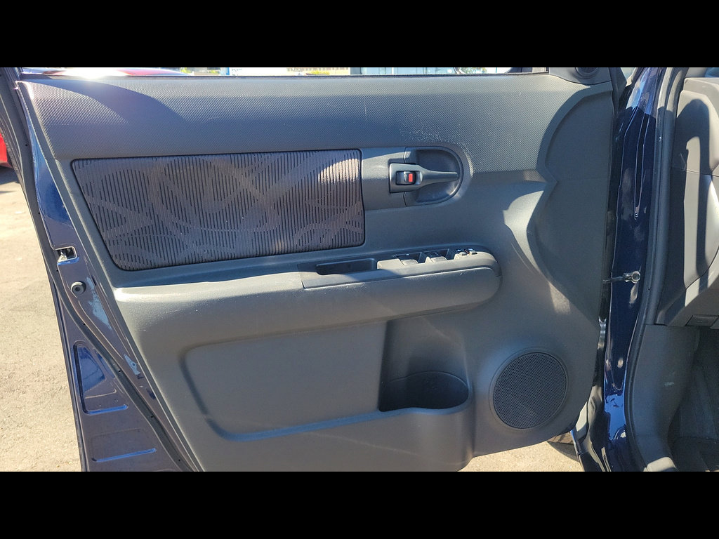 Used 2014 Scion xB FWD image 17