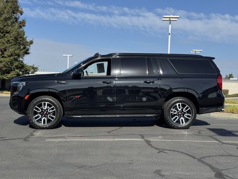 Used 2023 GMC Yukon XL AT4 w/ Max Trailering Package image 4