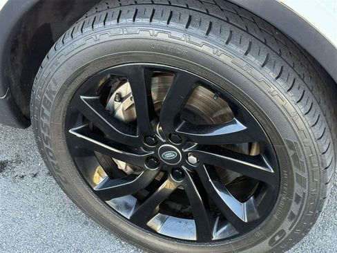 Used 2020 Land Rover Discovery HSE Luxury image 9