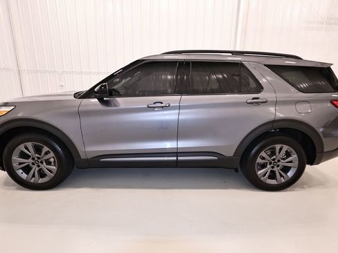 Certified 2022 Ford Explorer XLT w/ Equipment Group 202A AWD/4WD image 7