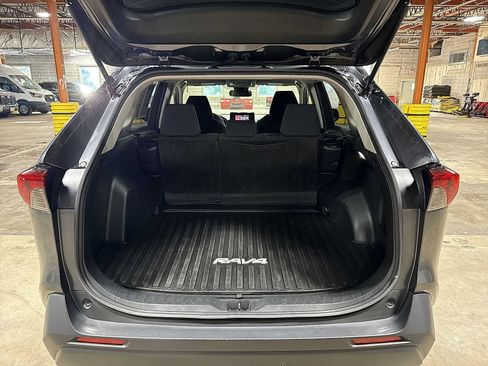 Certified 2022 Toyota RAV4 LE AWD/4WD image 11