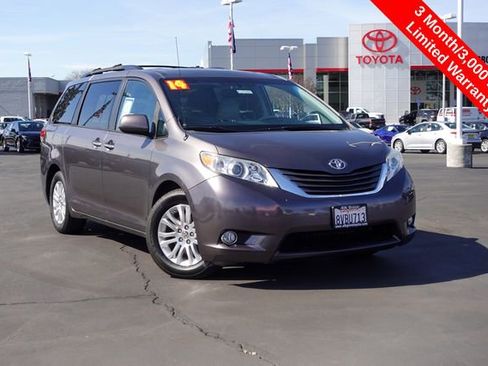 Used 2014 Toyota Sienna XLE image 2