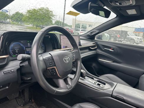 Used 2023 Toyota Crown Platinum AWD/4WD image 17