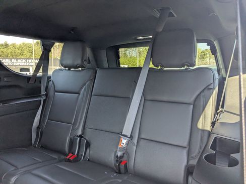 Used 2025 Chevrolet Suburban LT w/ Comfort Package image 25