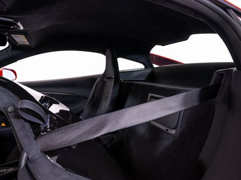 Used 2024 McLaren Artura RWD image 20