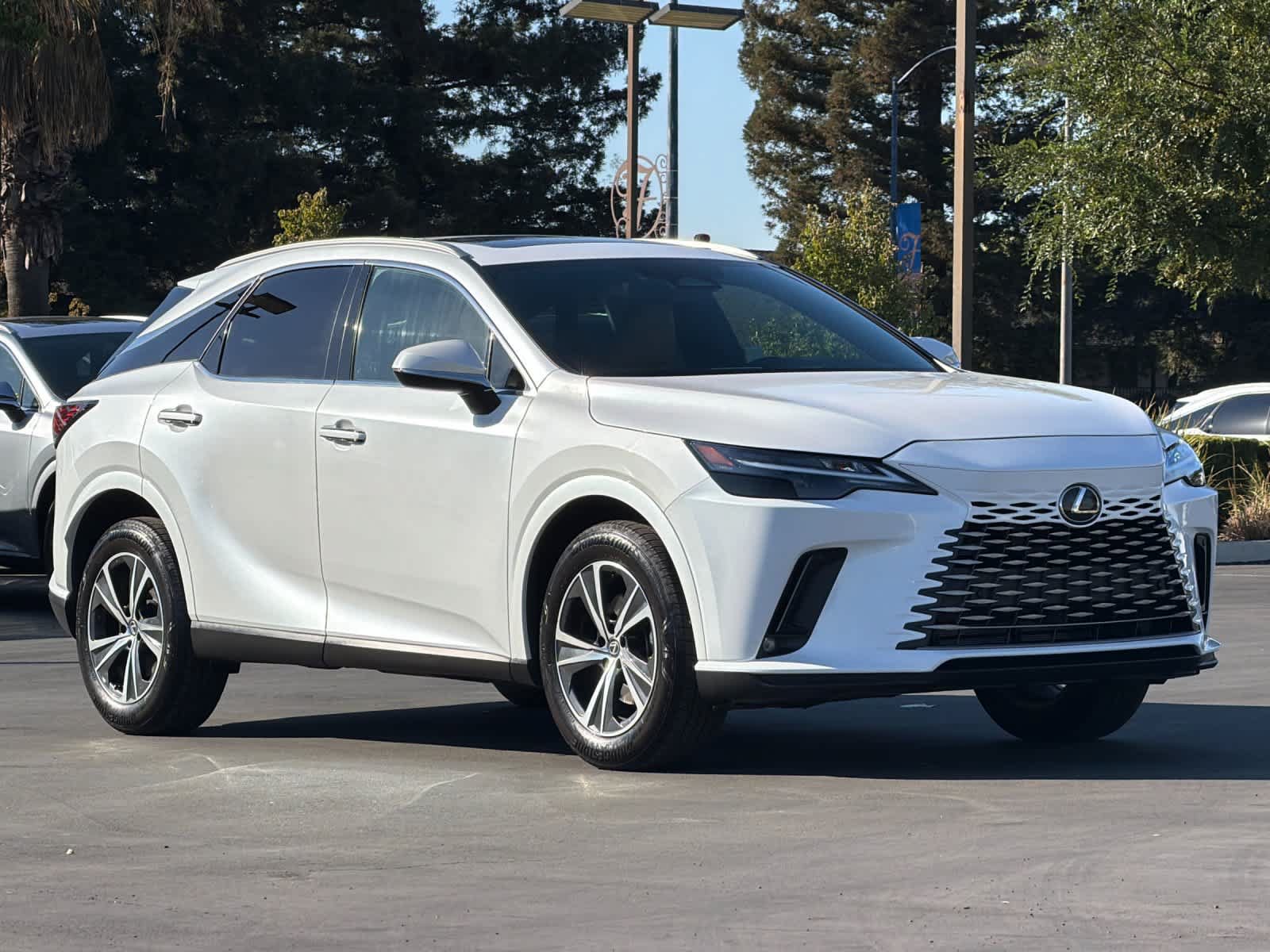 Used 2023 Lexus RX 350h w/ Cold Area Package AWD/4WD image 5
