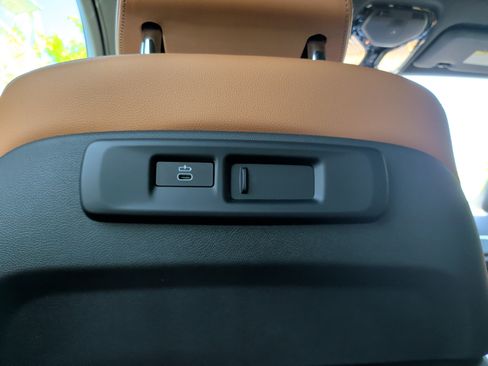 Used 2022 BMW X5 xDrive40i w/ M Sport Package AWD/4WD image 34