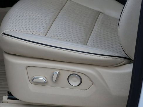 Used 2024 Cadillac Escalade ESV Premium Luxury image 16