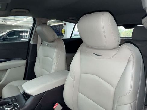 Used 2023 Cadillac XT4 Luxury FWD image 14