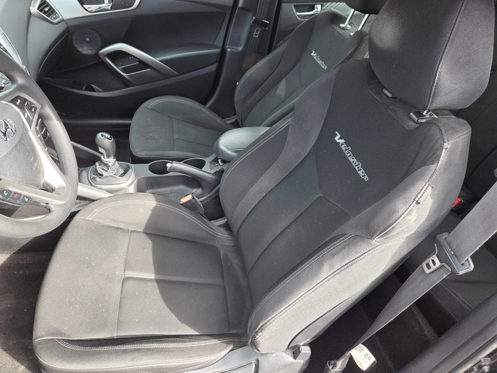 Used 2016 Hyundai Veloster FWD image 8