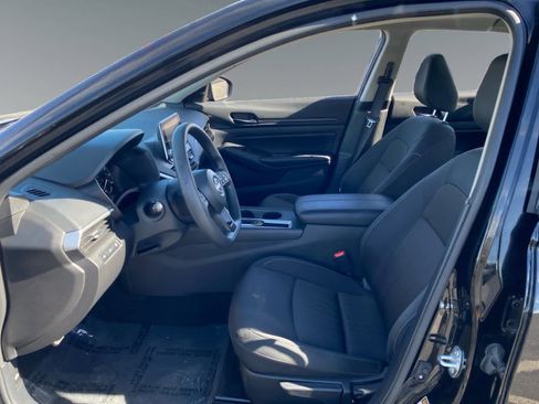 Used 2025 Nissan Altima 2.5 S image 9