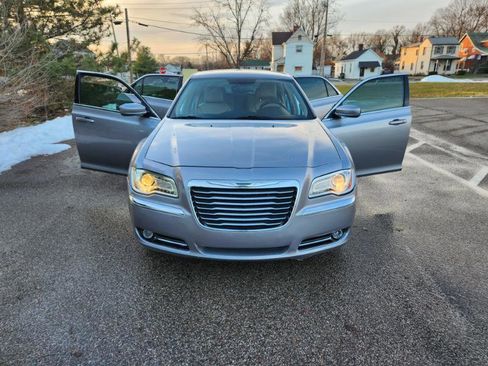 Used 2013 Chrysler 300 w/ Driver Convenience Group image 31