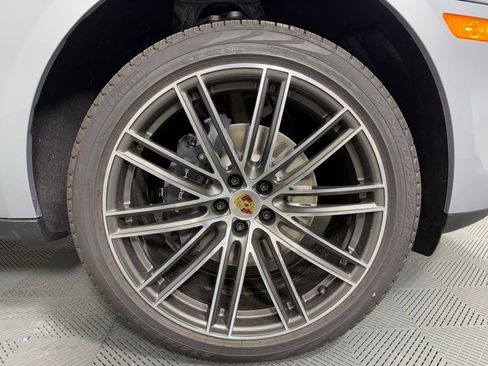 Certified 2026 Porsche Macan image 14