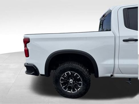 Used 2025 Chevrolet Silverado 1500 ZR2 w/ Technology Package AWD/4WD image 4