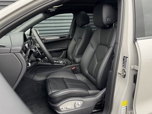New 2026 Porsche Macan image 5