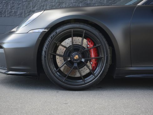 Certified 2025 Porsche 911 Carrera GTS RWD image 33