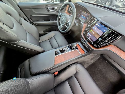 Used 2024 Volvo XC60 B5 Plus image 21