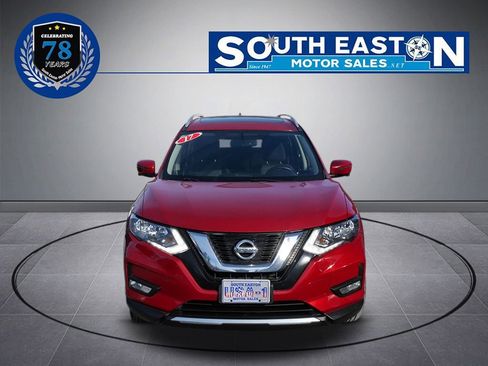 Used 2017 Nissan Rogue SV image 3