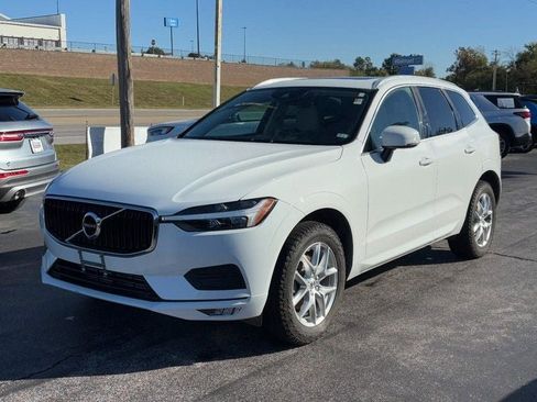 Used 2021 Volvo XC60 T5 Momentum w/ Climate Package image 8