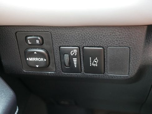 Used 2017 Toyota RAV4 XLE w/ Premium Special Value Package AWD/4WD image 26