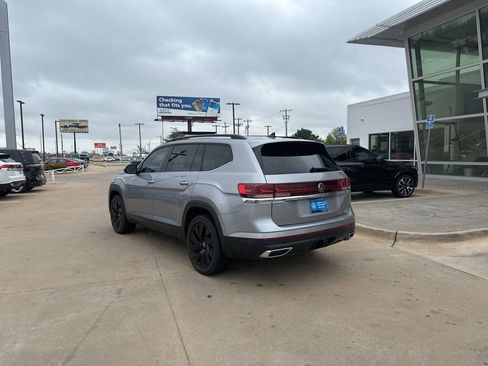 Used 2024 Volkswagen Atlas SE w/ Black Wheel Package AWD/4WD image 7