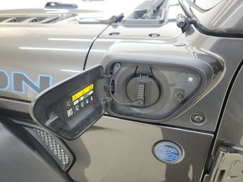 Used 2024 Jeep Wrangler Unlimited Rubicon 4xe w/ Convenience Group AWD/4WD image 16