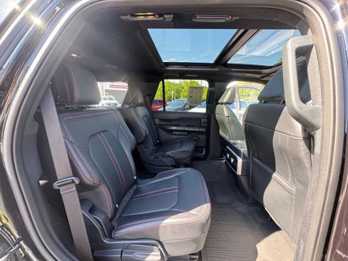 Used 2024 Ford Expedition Limited AWD/4WD image 9