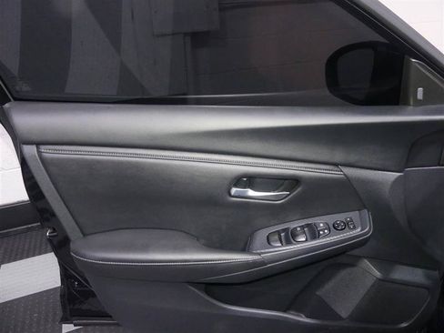 Used 2025 Nissan Sentra SV FWD image 17